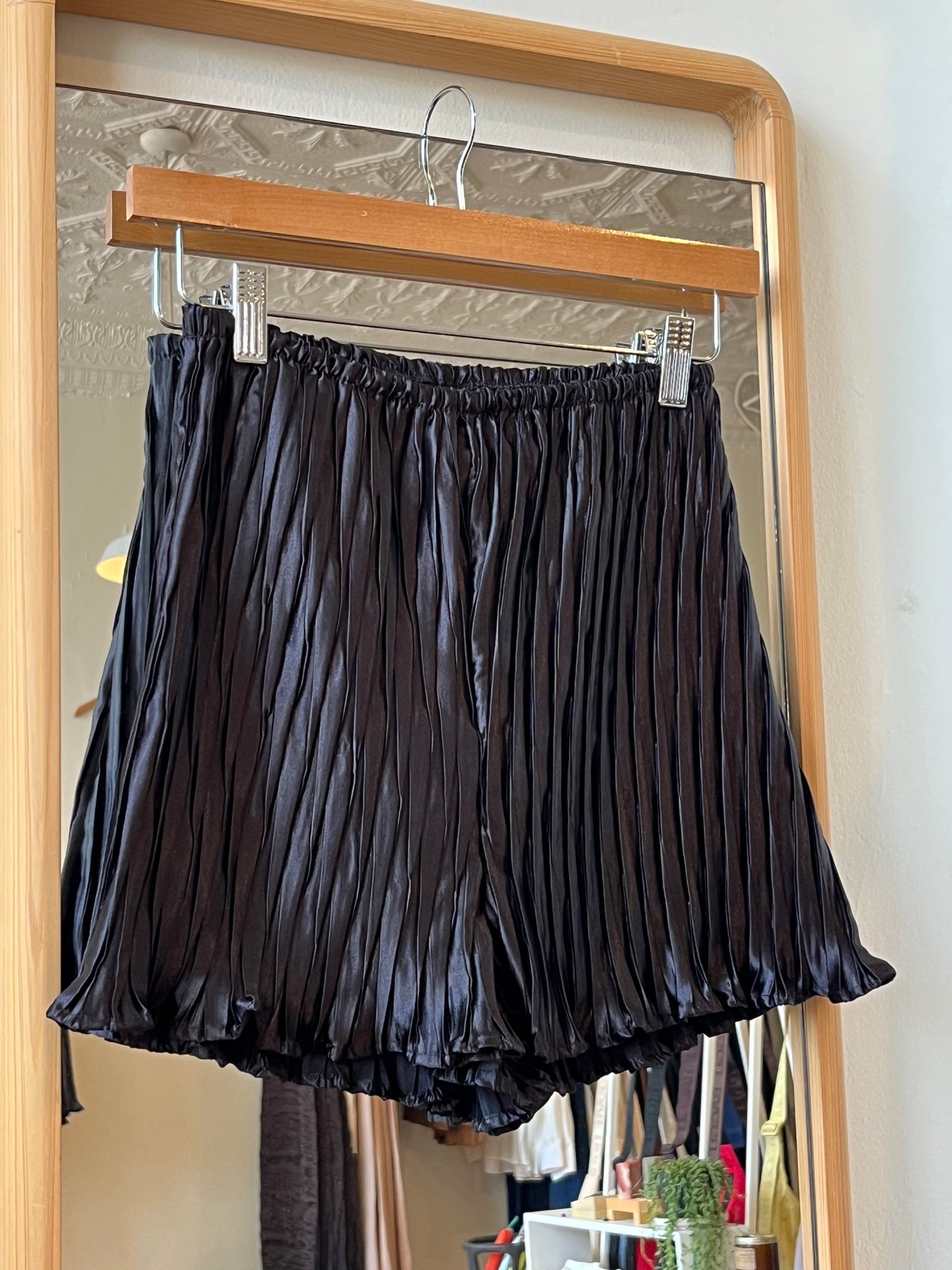 Momento Shorts
